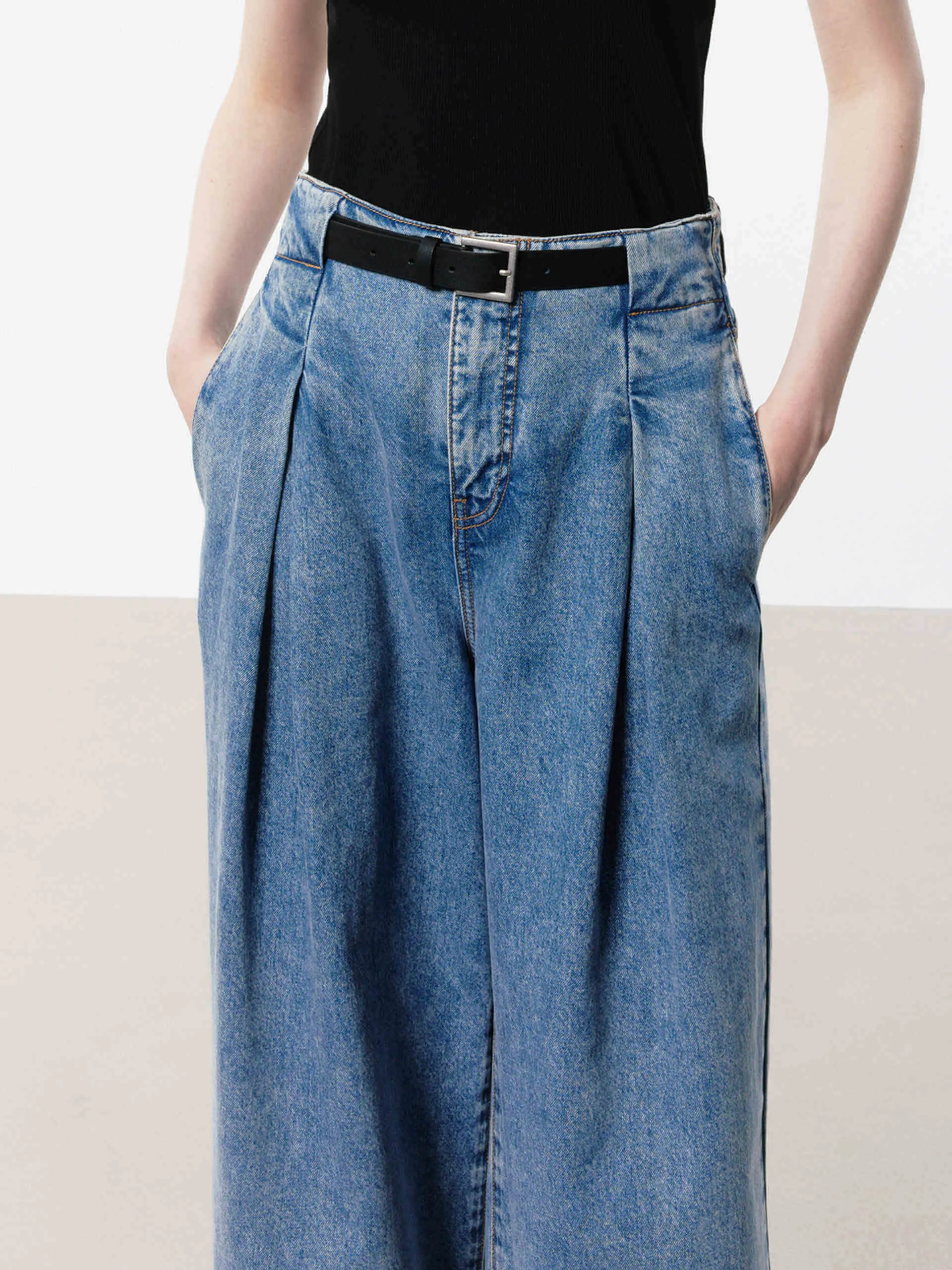 Pleated Wide Leg Jeans