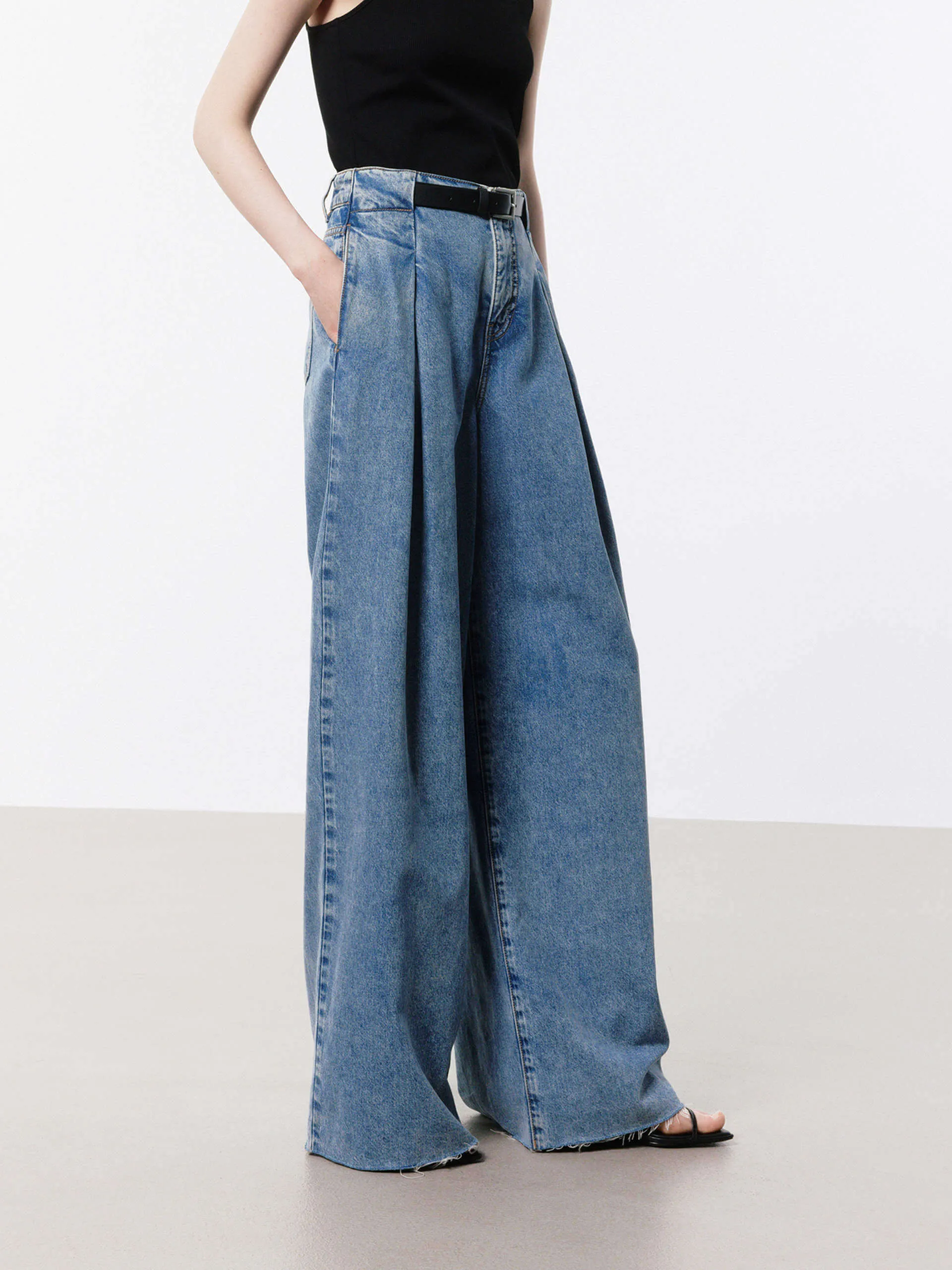 Pleated Wide Leg Jeans