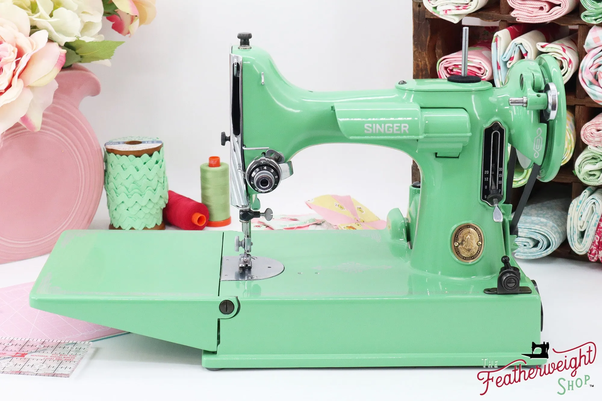 Singer Featherweight 221, AL174*** - Fully Restored in Jadeite Milky Green