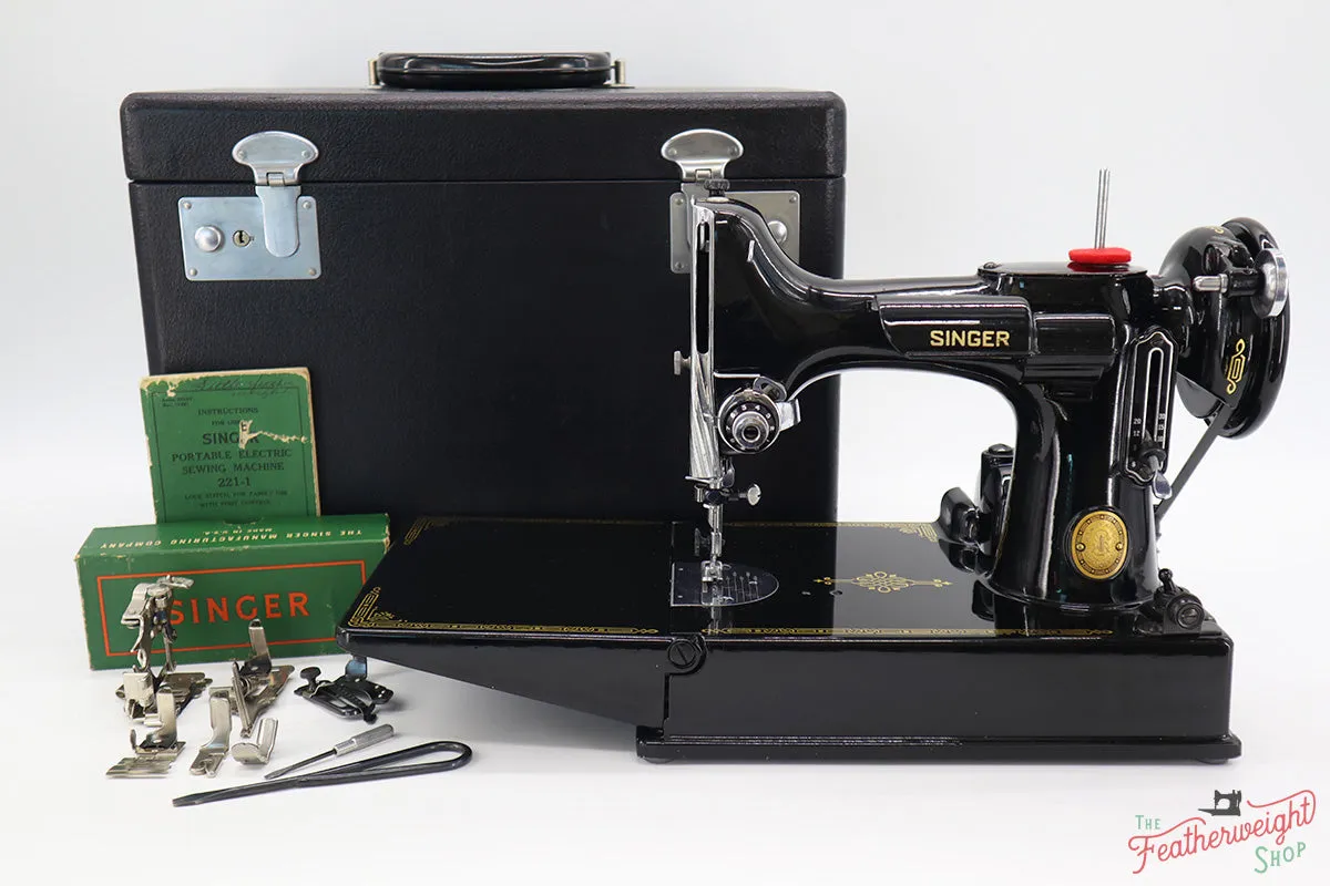 Singer Featherweight 221 Sewing Machine, AL183***