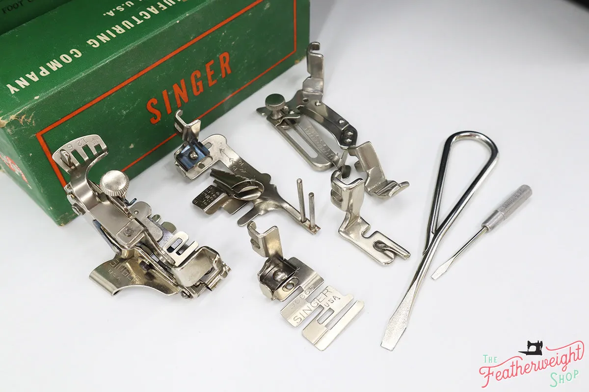 Singer Featherweight 221 Sewing Machine, AM1564**