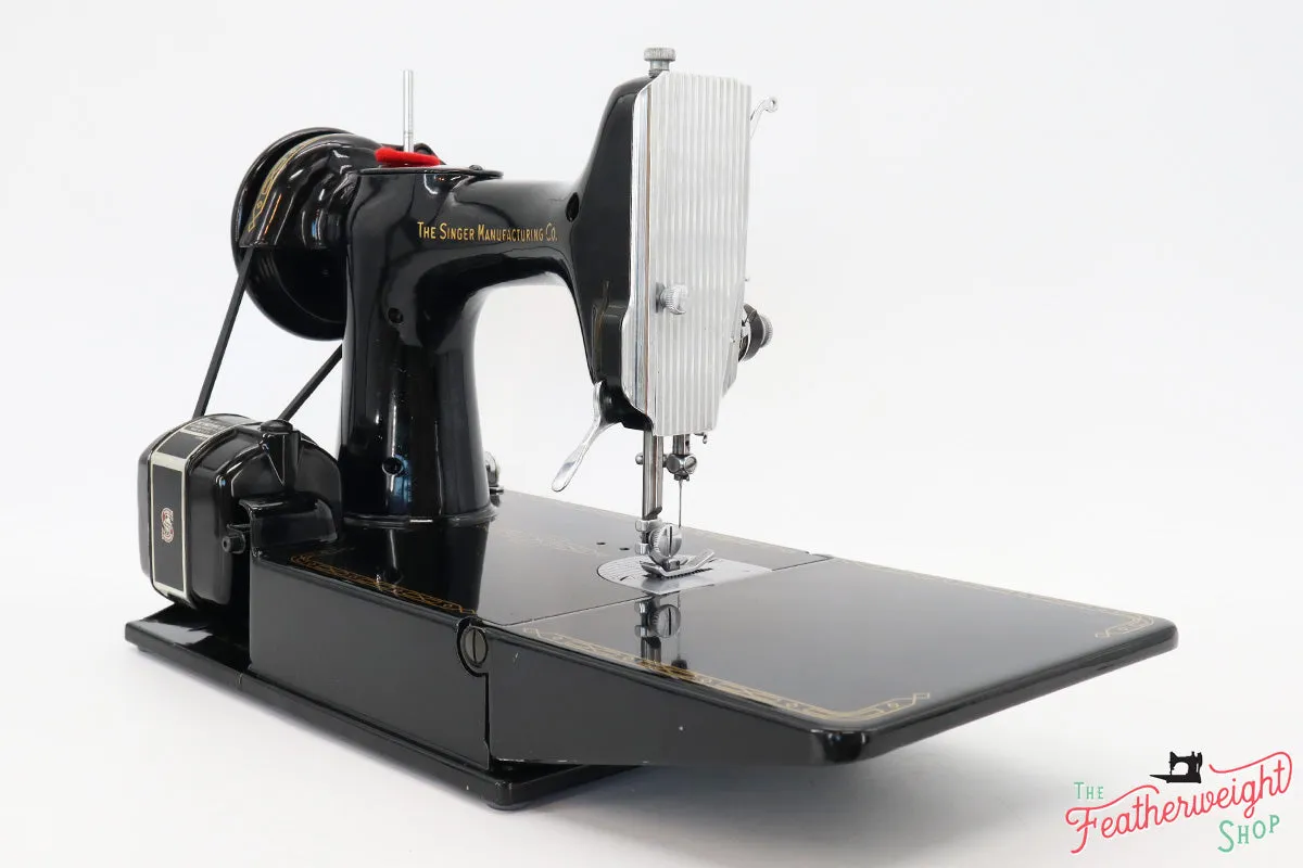 Singer Featherweight 221 Sewing Machine, AM688***