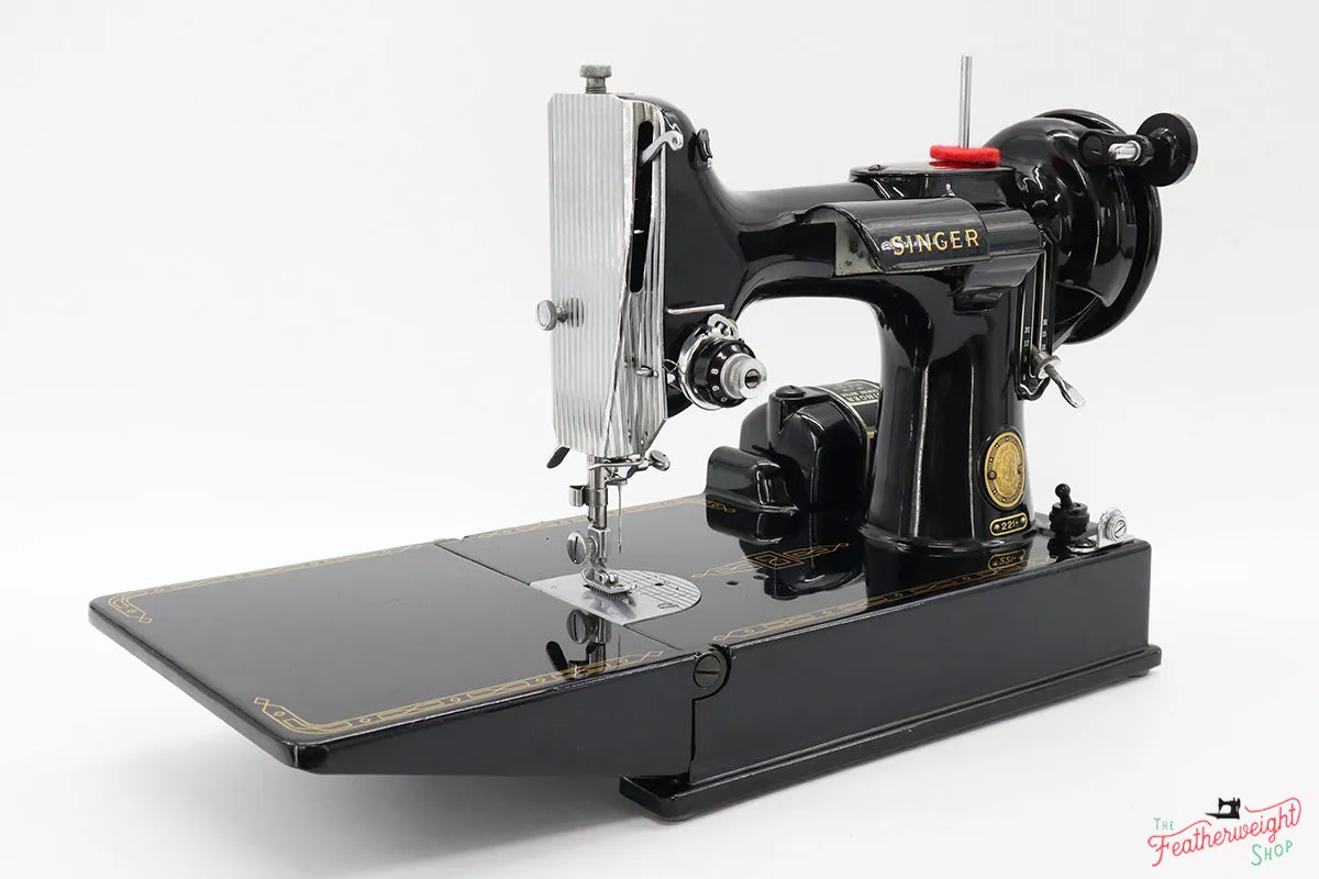 Singer Featherweight 221 Sewing Machine, AM774***