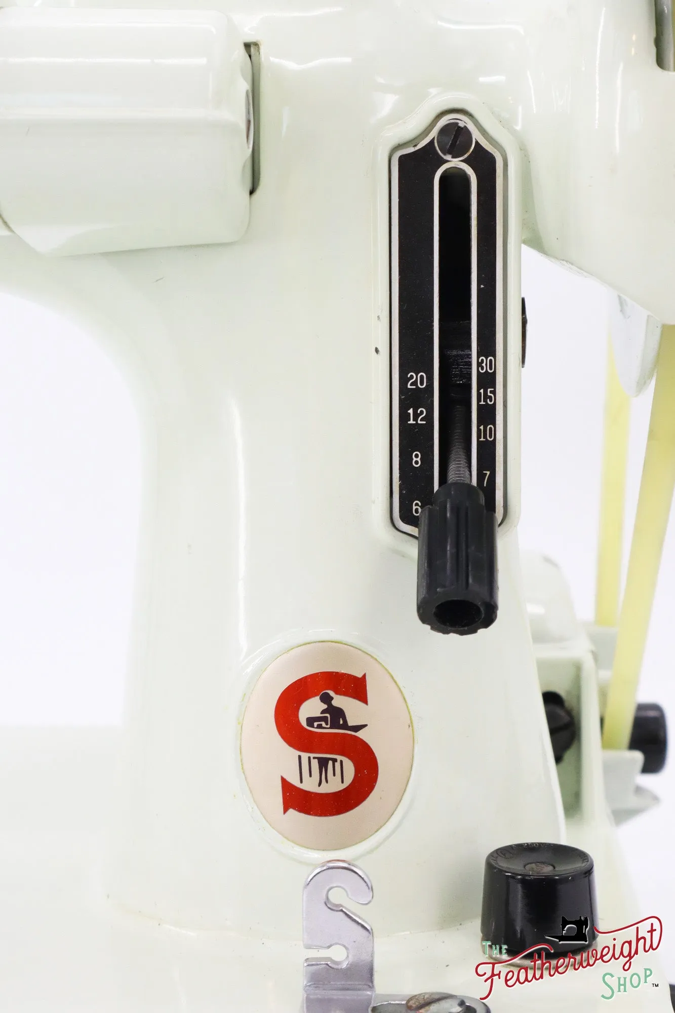 Singer Featherweight 221 Sewing Machine, WHITE - EV894***