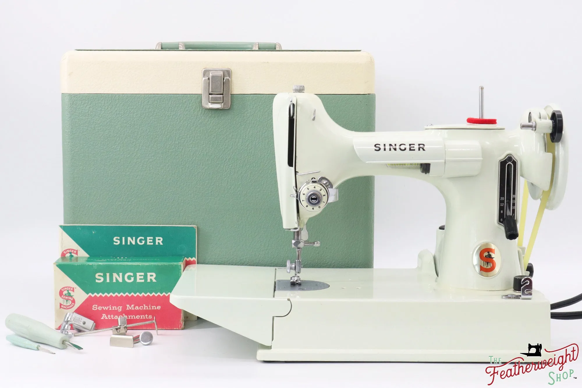 Singer Featherweight 221 Sewing Machine, WHITE - EV896***