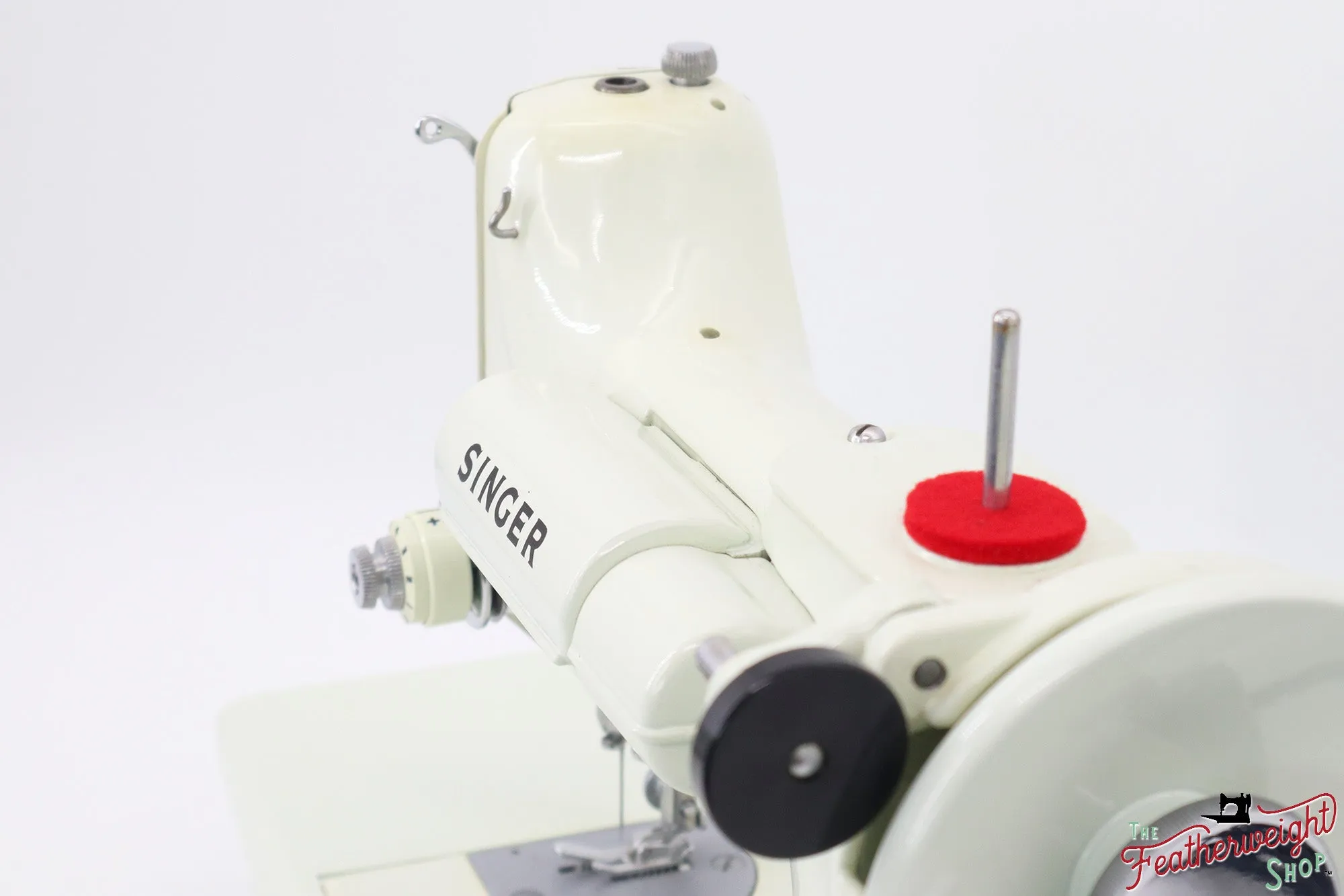 Singer Featherweight 221 Sewing Machine, WHITE - EV896***