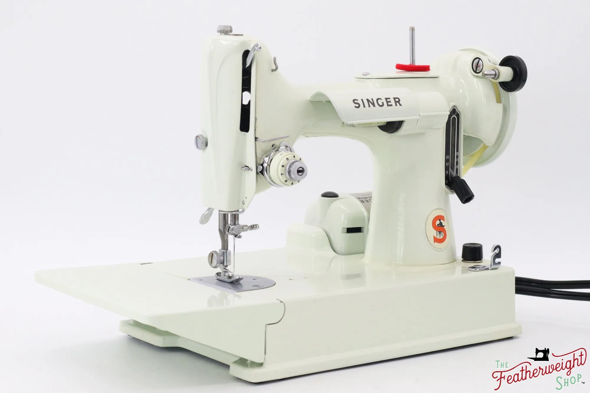 Singer Featherweight 221 Sewing Machine, WHITE - EV896***