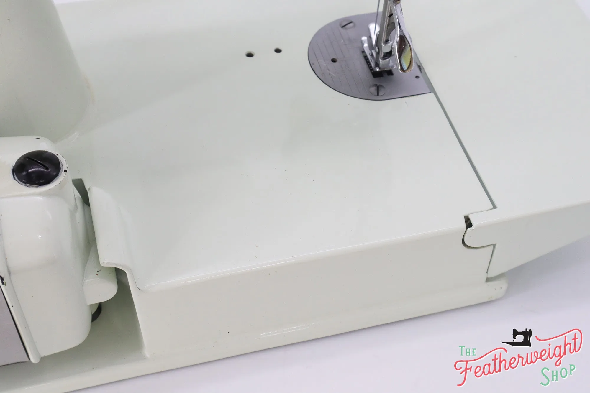 Singer Featherweight 221 Sewing Machine, WHITE EV974***