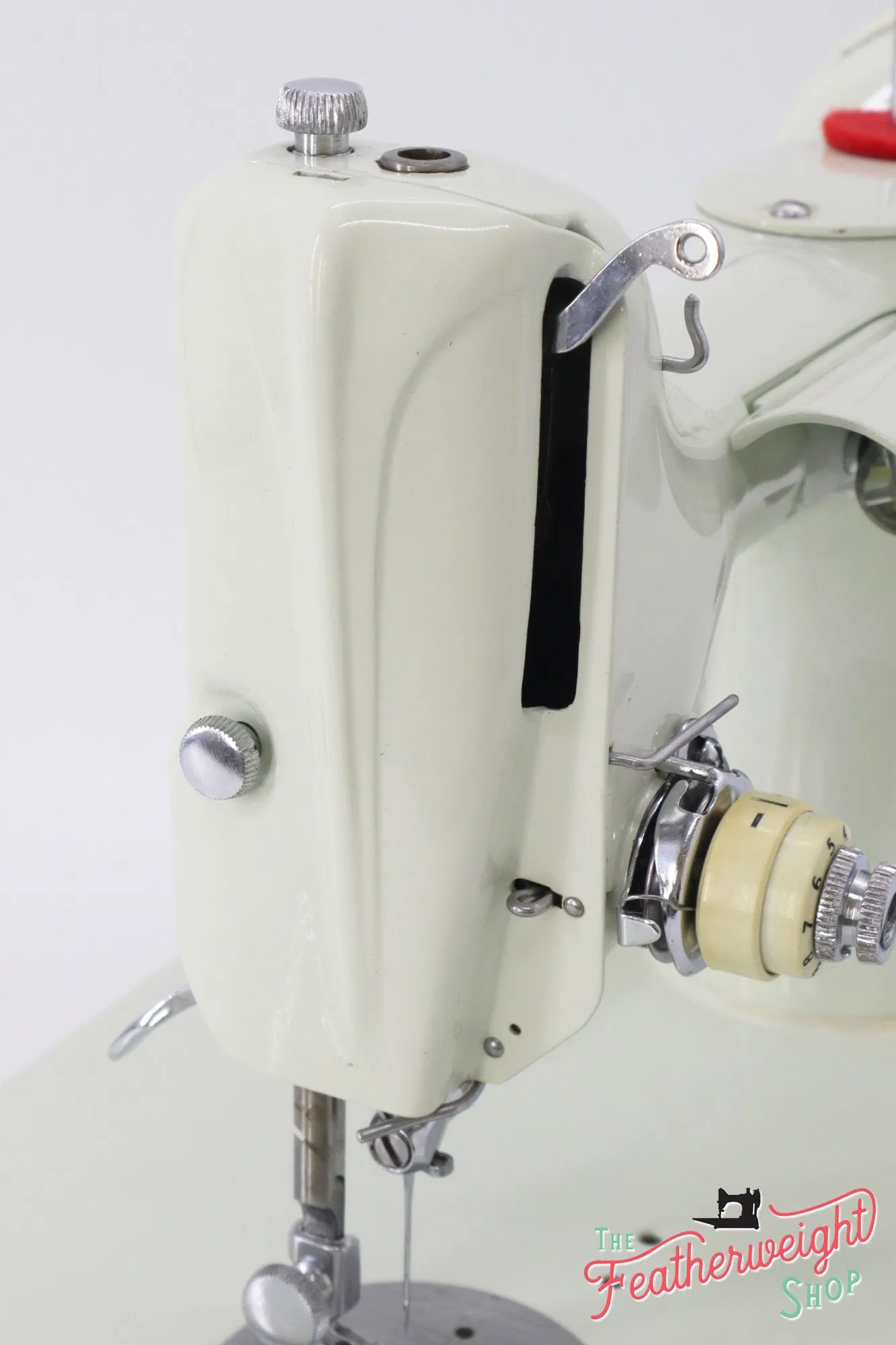 Singer Featherweight 221 Sewing Machine, WHITE EV974***