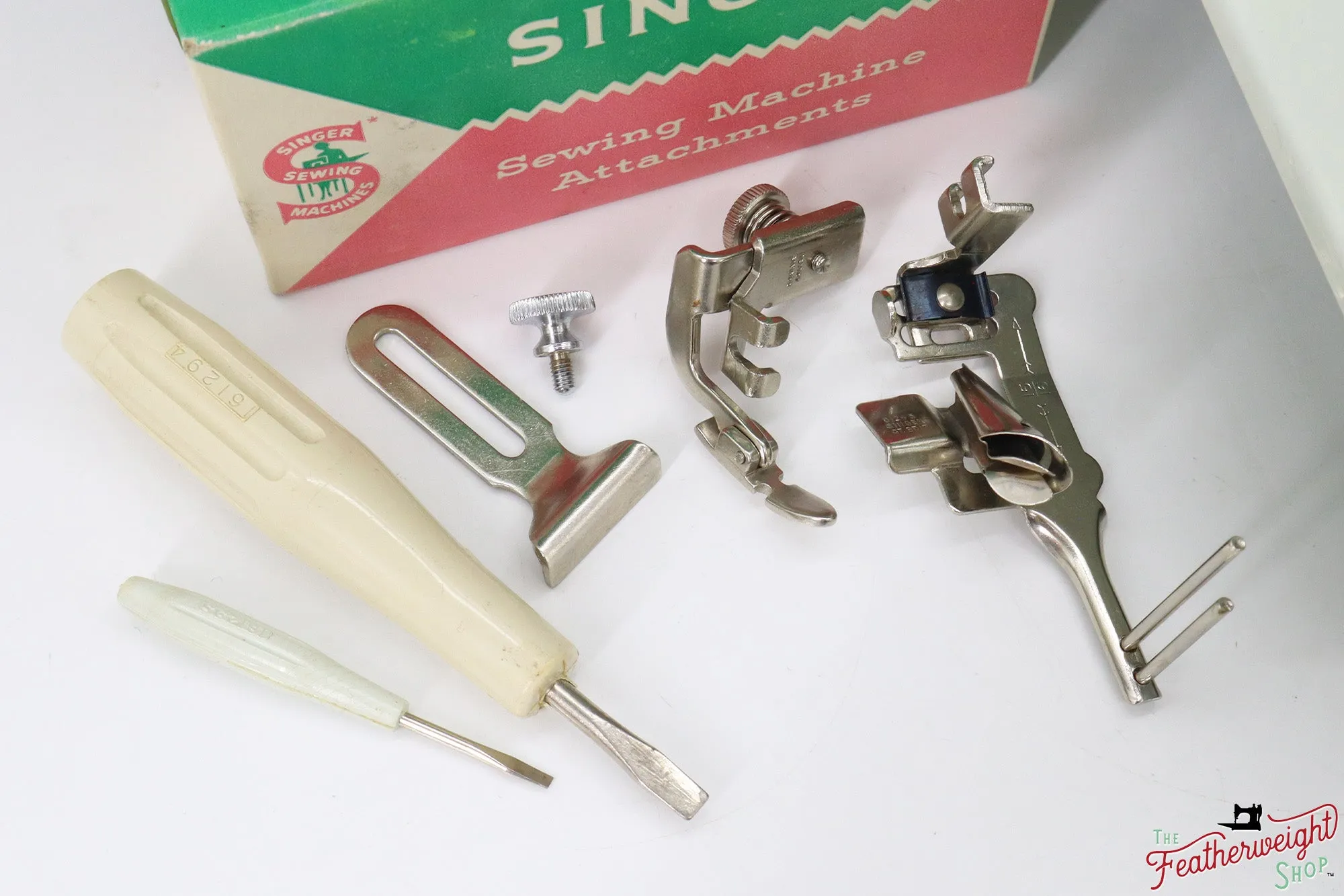 Singer Featherweight 221 Sewing Machine, WHITE - EV978***