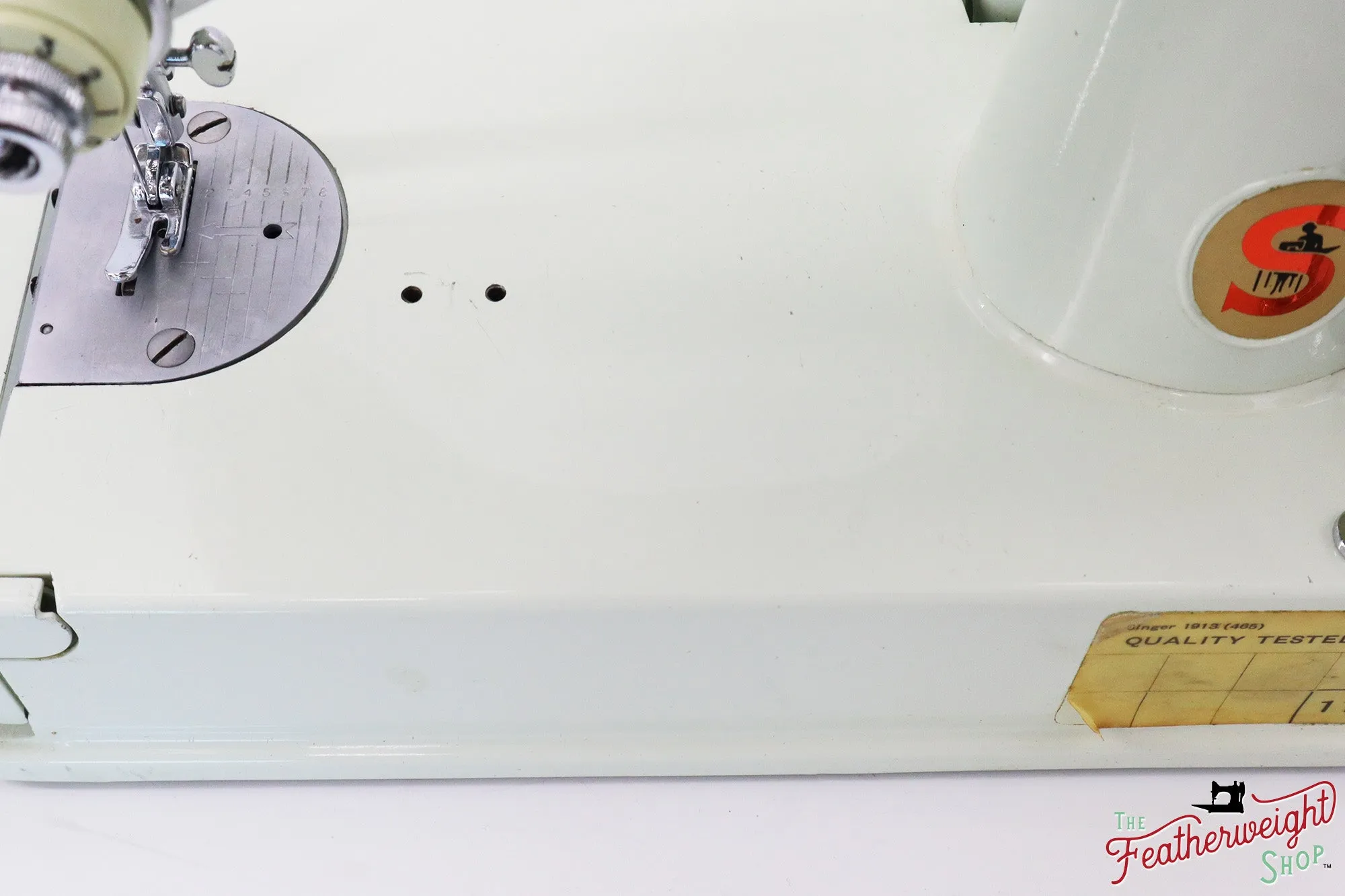 Singer Featherweight 221 Sewing Machine, WHITE - EV98939*