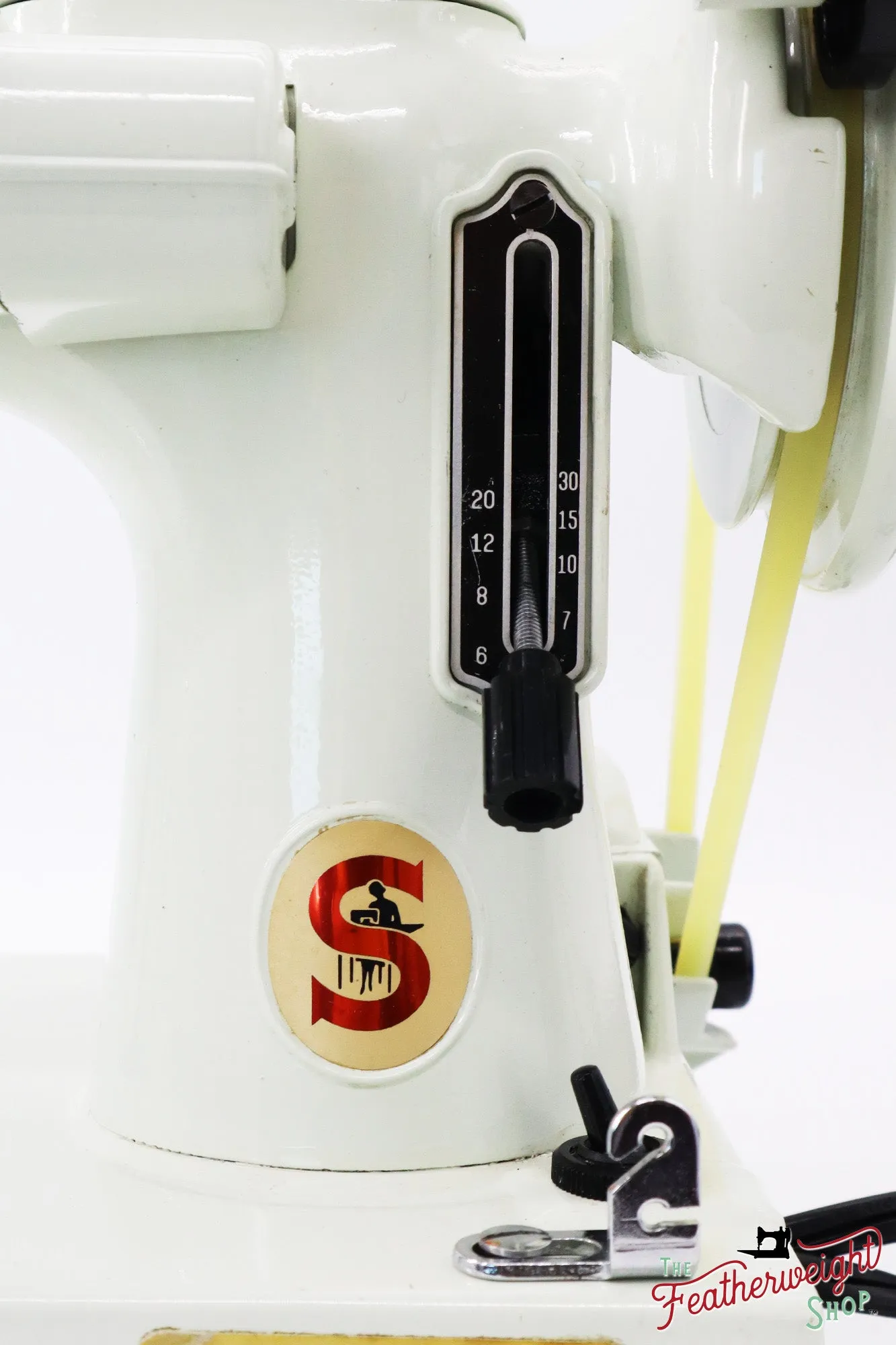 Singer Featherweight 221 Sewing Machine, WHITE - EV98939*