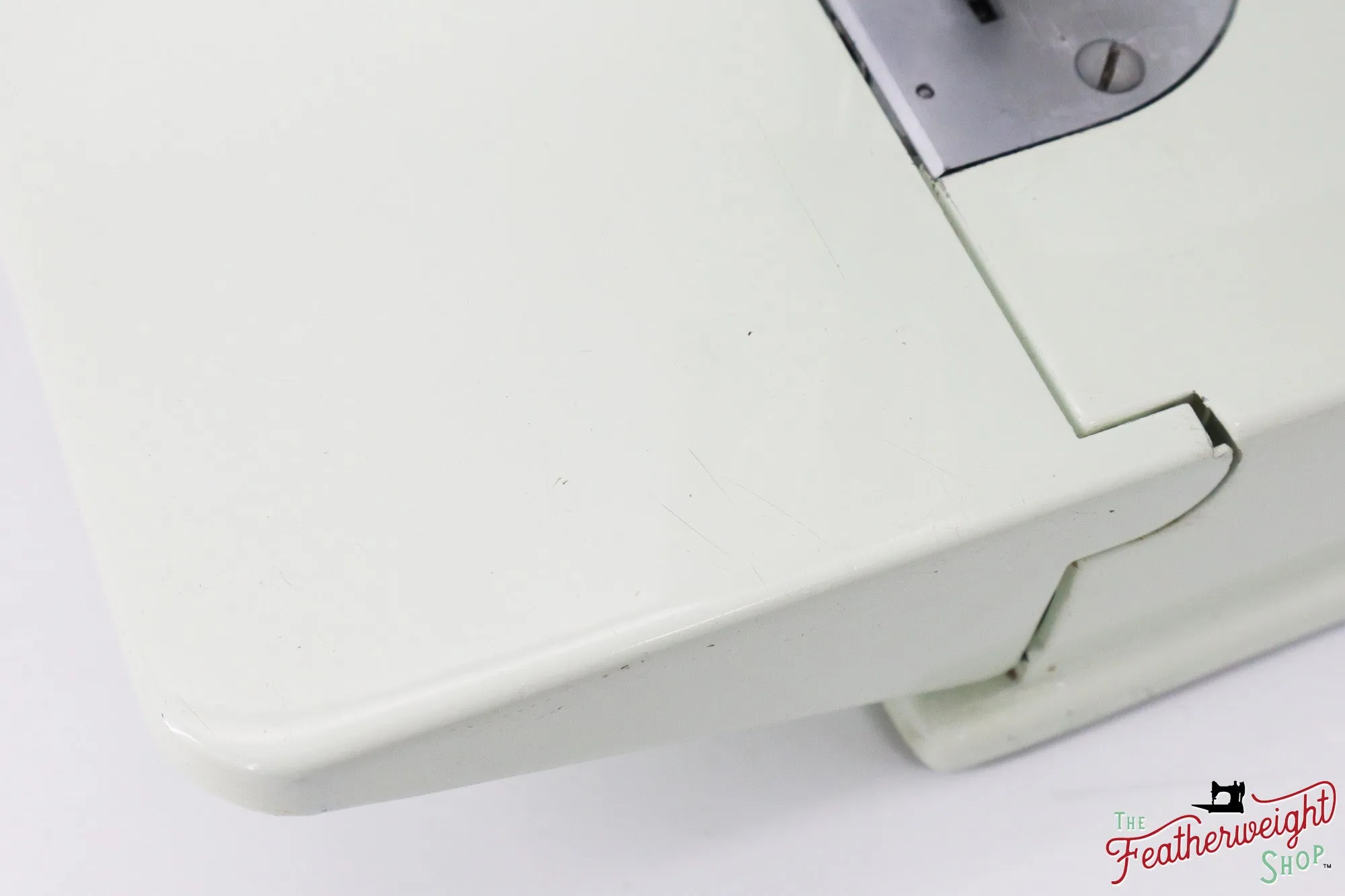 Singer Featherweight 221 Sewing Machine, WHITE - EV98939*