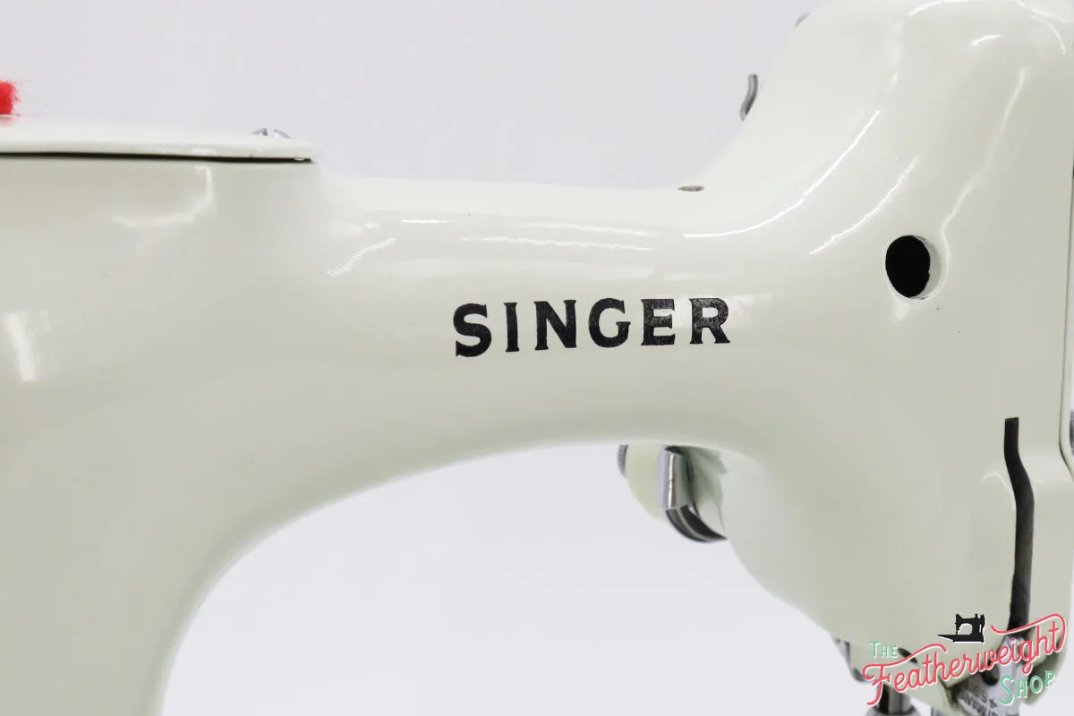 Singer Featherweight 221 Sewing Machine, WHITE FA206***