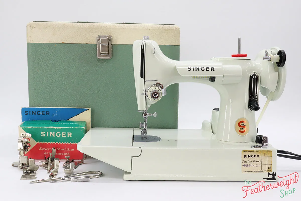 Singer Featherweight 221 Sewing Machine, WHITE FA206***