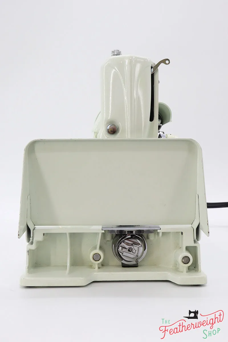 Singer Featherweight 221 Sewing Machine, WHITE FA206***