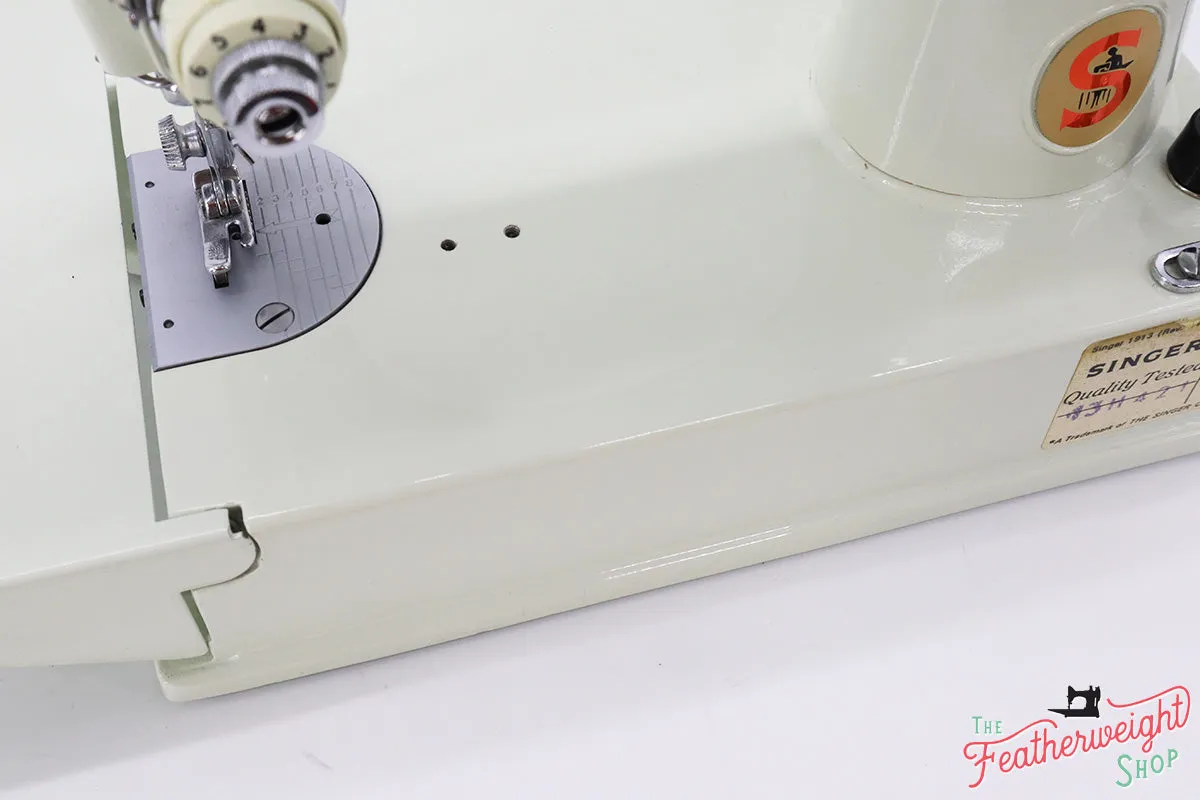 Singer Featherweight 221 Sewing Machine, WHITE FA206***