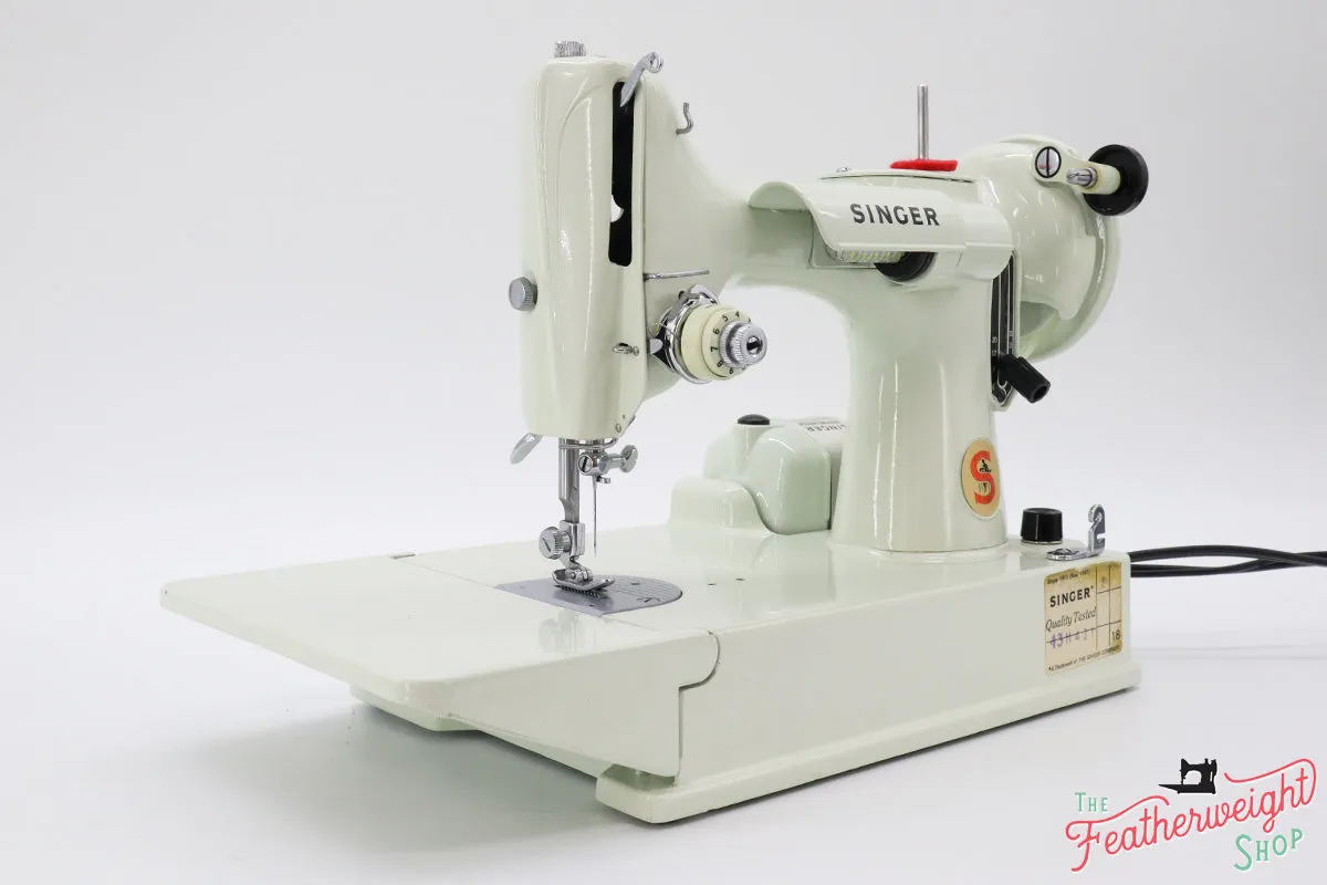 Singer Featherweight 221 Sewing Machine, WHITE FA206***