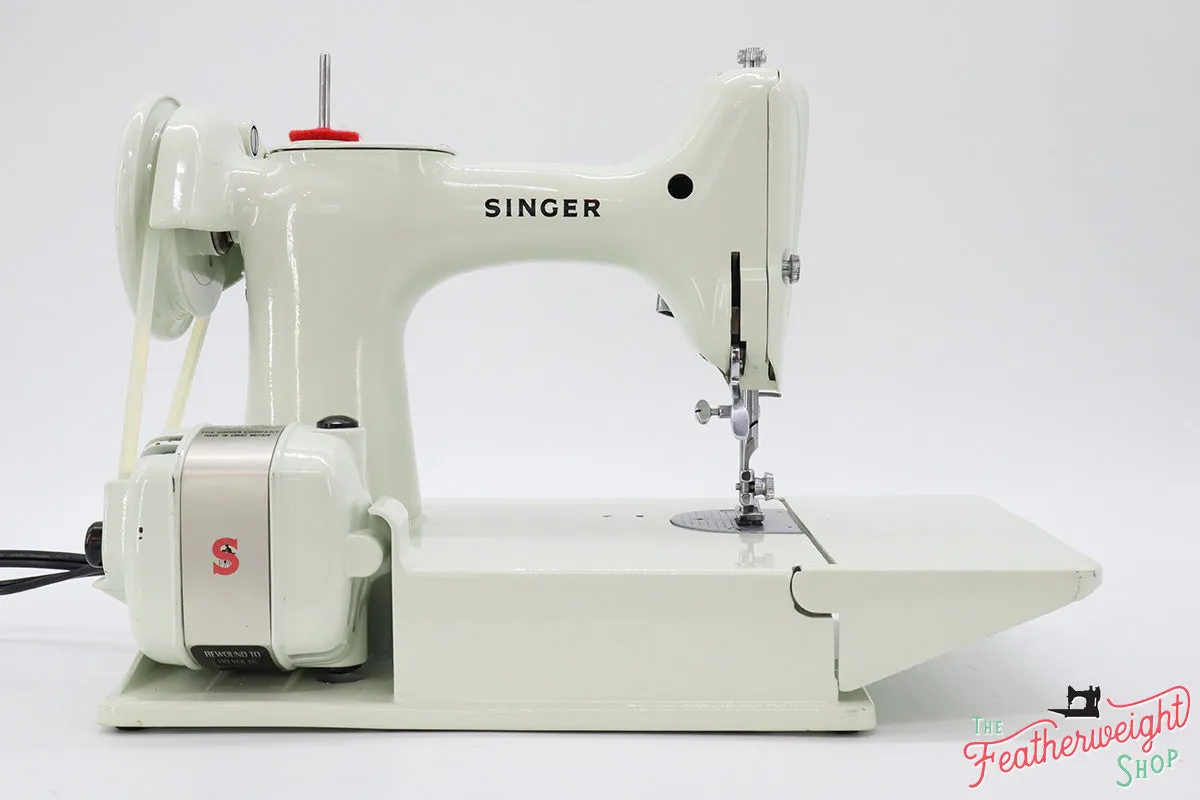 Singer Featherweight 221 Sewing Machine, WHITE FA206***