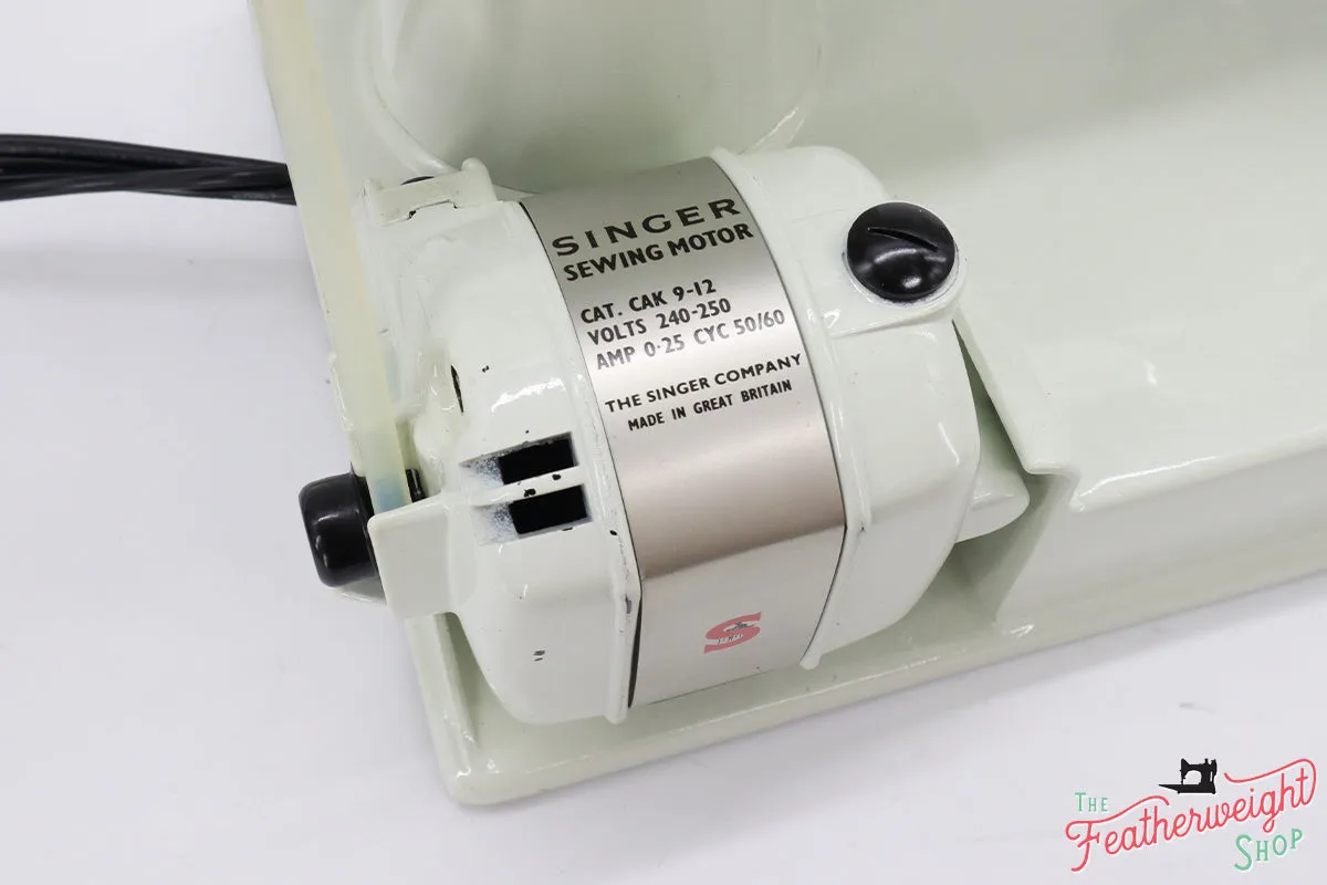 Singer Featherweight 221 Sewing Machine, WHITE FA206***