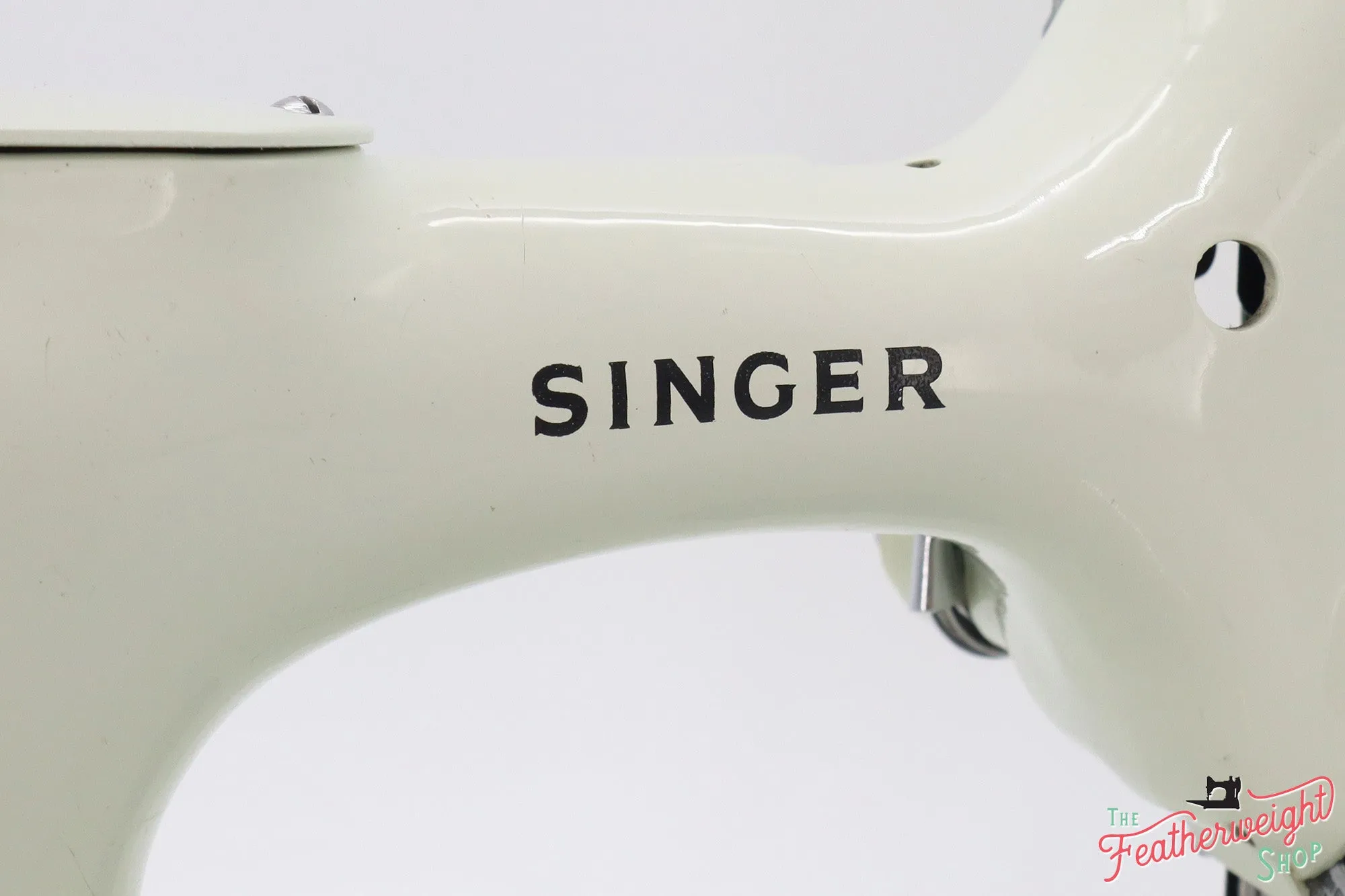 Singer Featherweight 221 Sewing Machine, WHITE FA227***