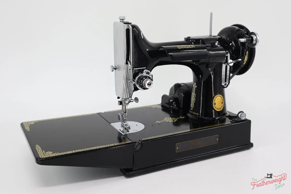 Singer Featherweight 221K Sewing Machine, EH142***