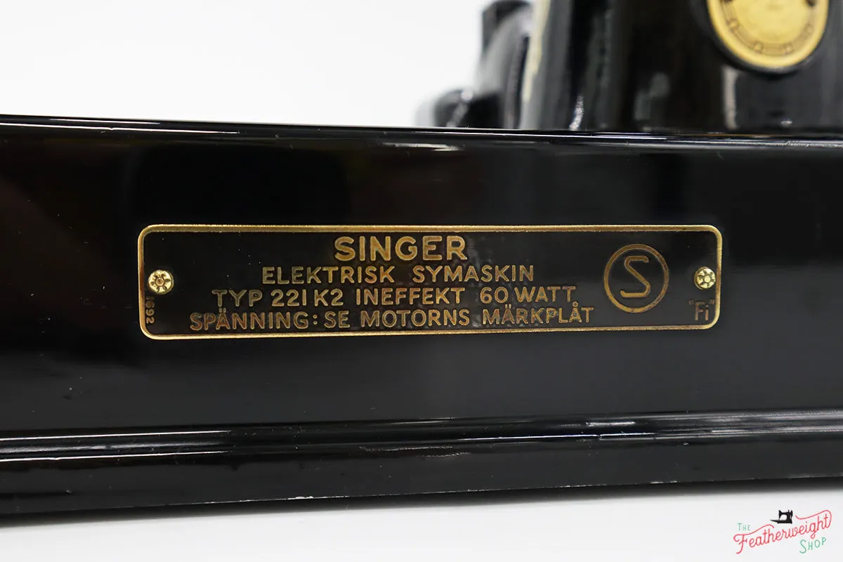 Singer Featherweight Swedish 221K Sewing Machine, EG704***