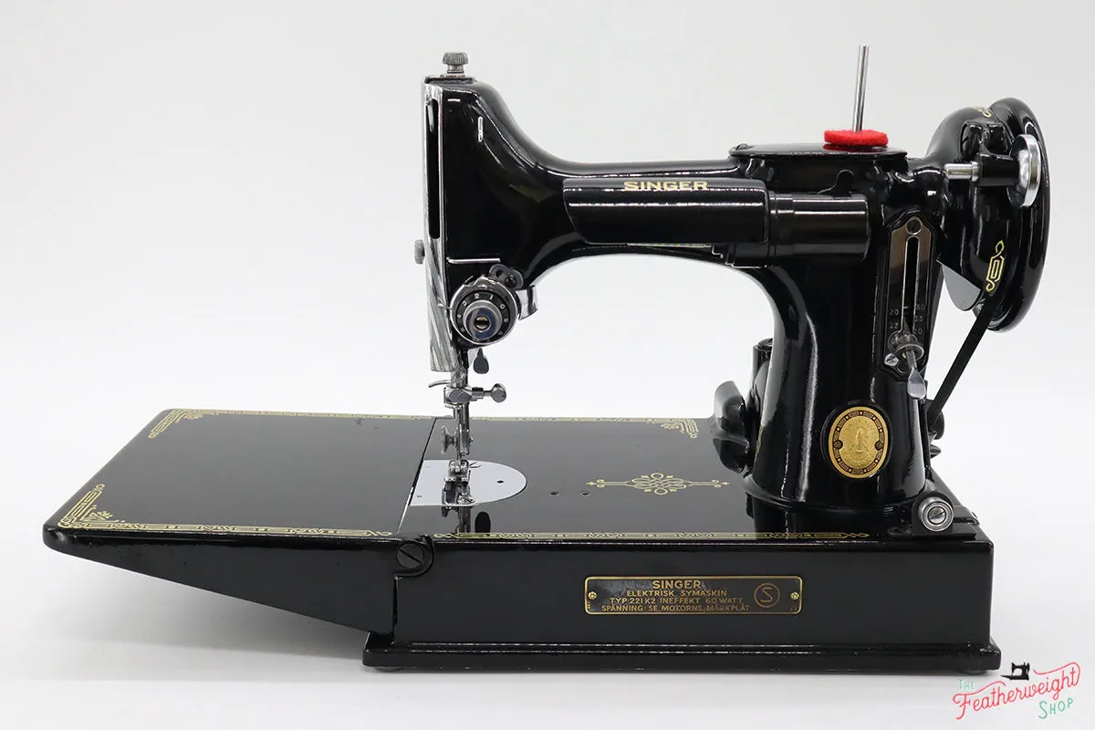 Singer Featherweight Swedish 221K Sewing Machine, EG704***