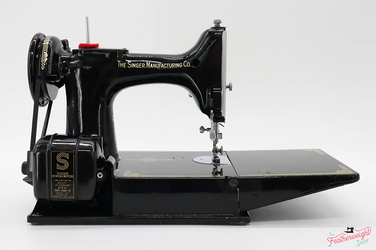 Singer Featherweight Swedish 221K Sewing Machine, EG704***