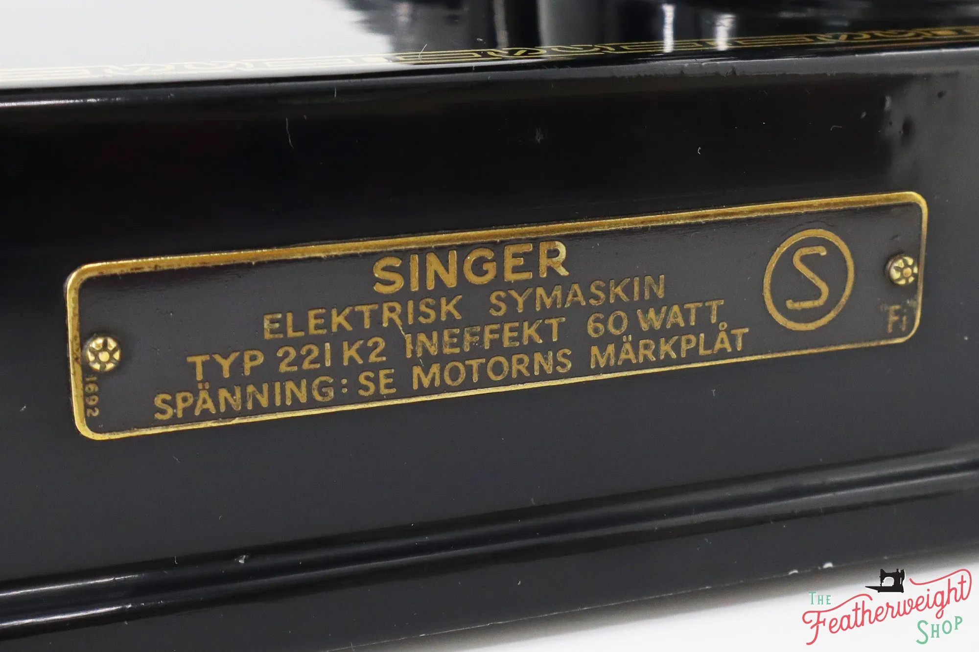 Singer Featherweight Swedish 221K Sewing Machine, EH371***